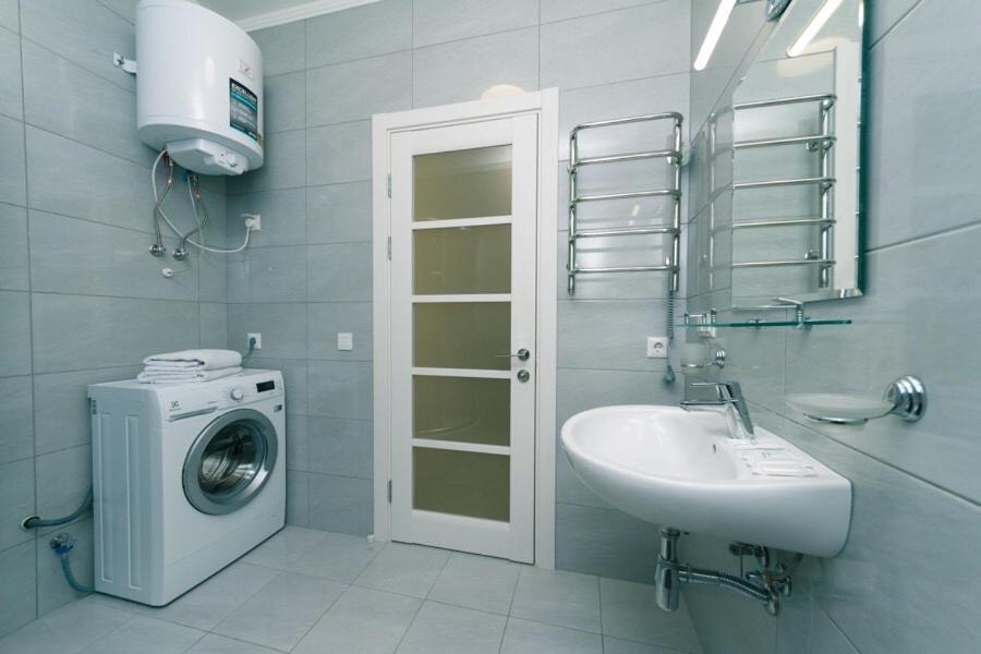 Драгоманова 38А 2Й Поверх Apartman Kijev Kültér fotó